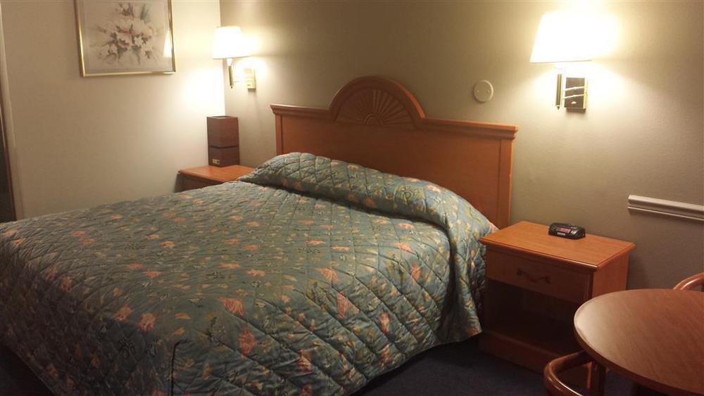 Americas Best Value Inn Burns Pokoj fotografie