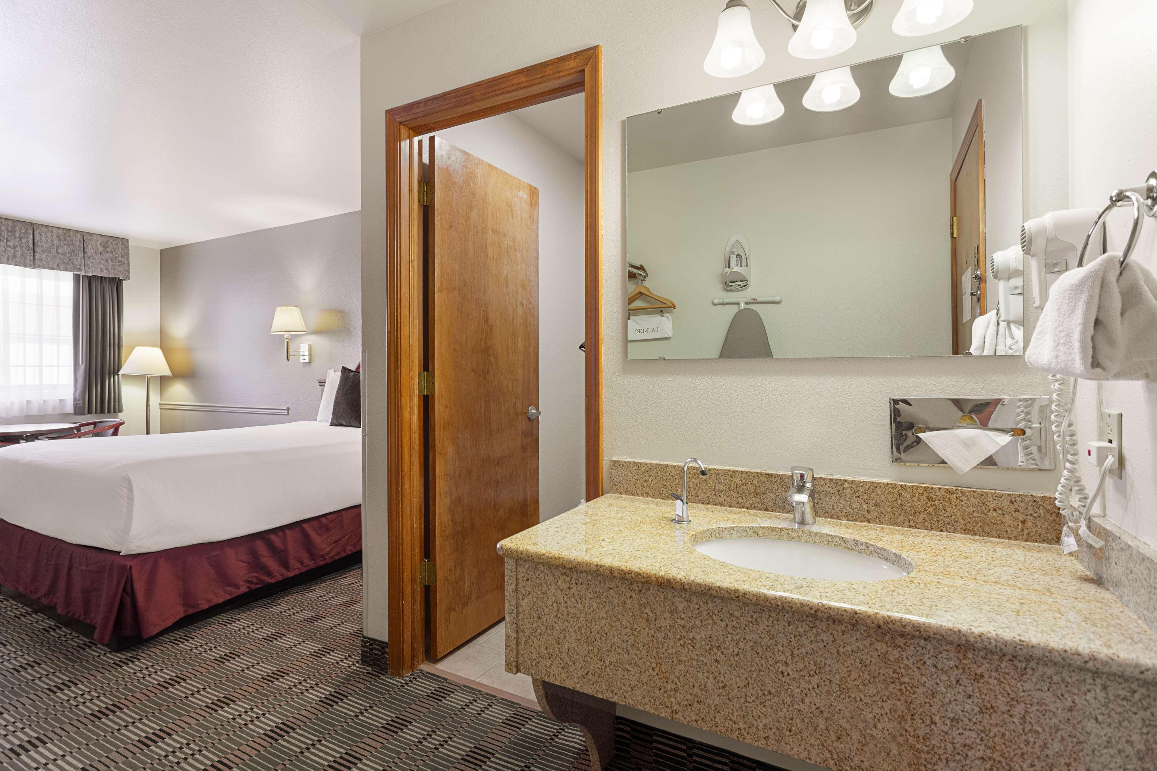 Americas Best Value Inn Burns Exteriér fotografie