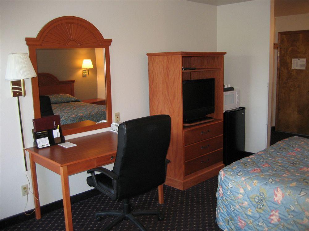 Americas Best Value Inn Burns Exteriér fotografie